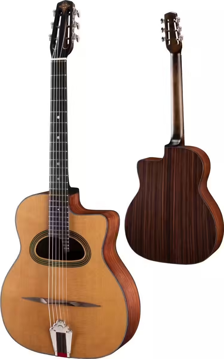 Deux vues d'une guitare acoustique classique : la face avant révèle un corps en bois clair avec une découpe et une rosace ovale, rappelant le style de la guitare manouche, tandis que le dos est en bois foncé avec une finition brillante.